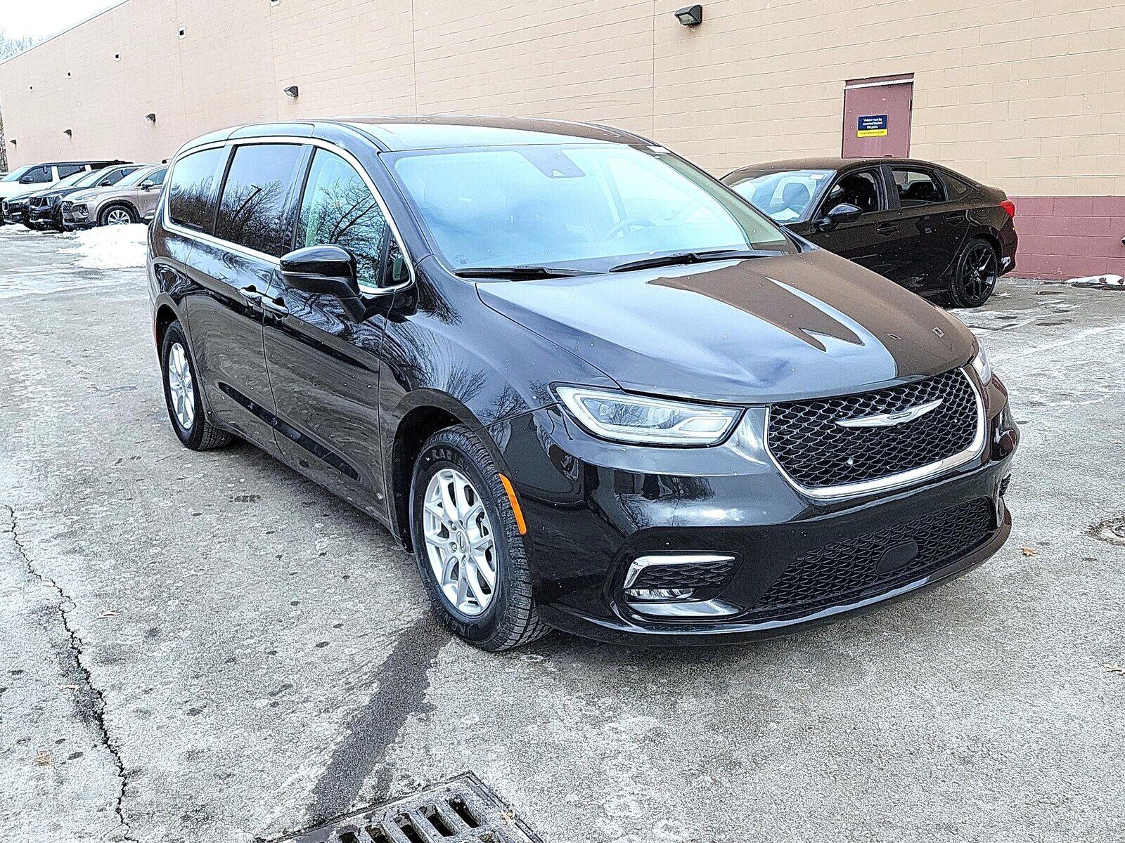 2023 CHRYSLER Pacifica
