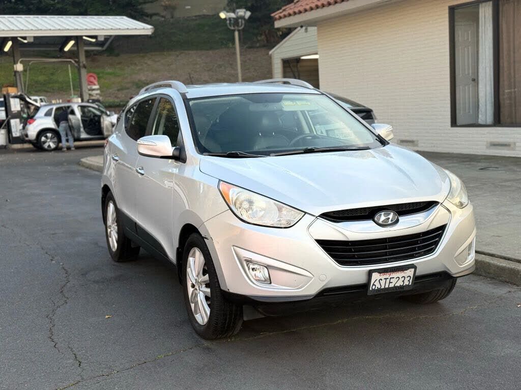 2011 HYUNDAI Tucson
