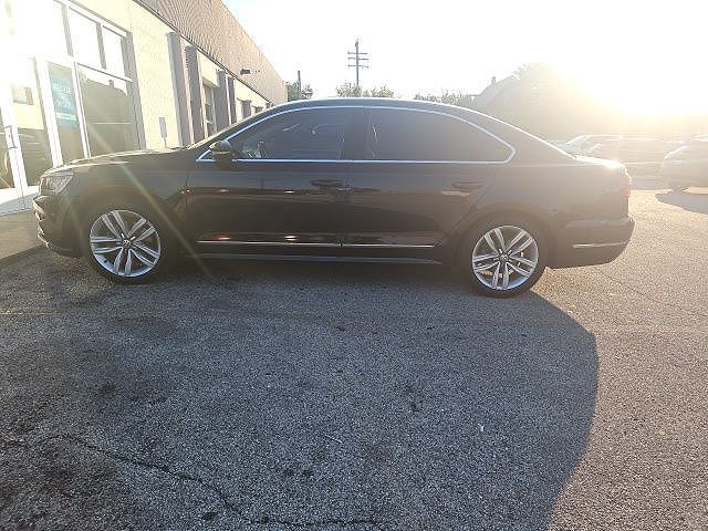 2017 VOLKSWAGEN Passat