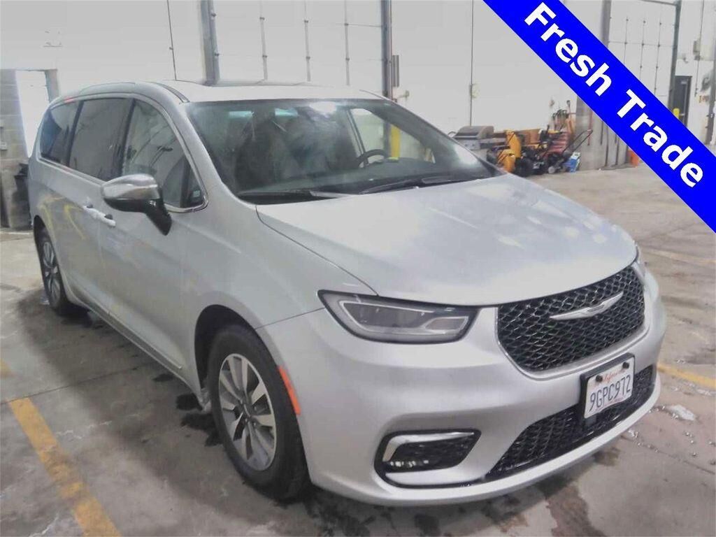 2023 CHRYSLER Pacifica