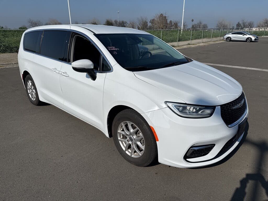 2023 CHRYSLER Pacifica