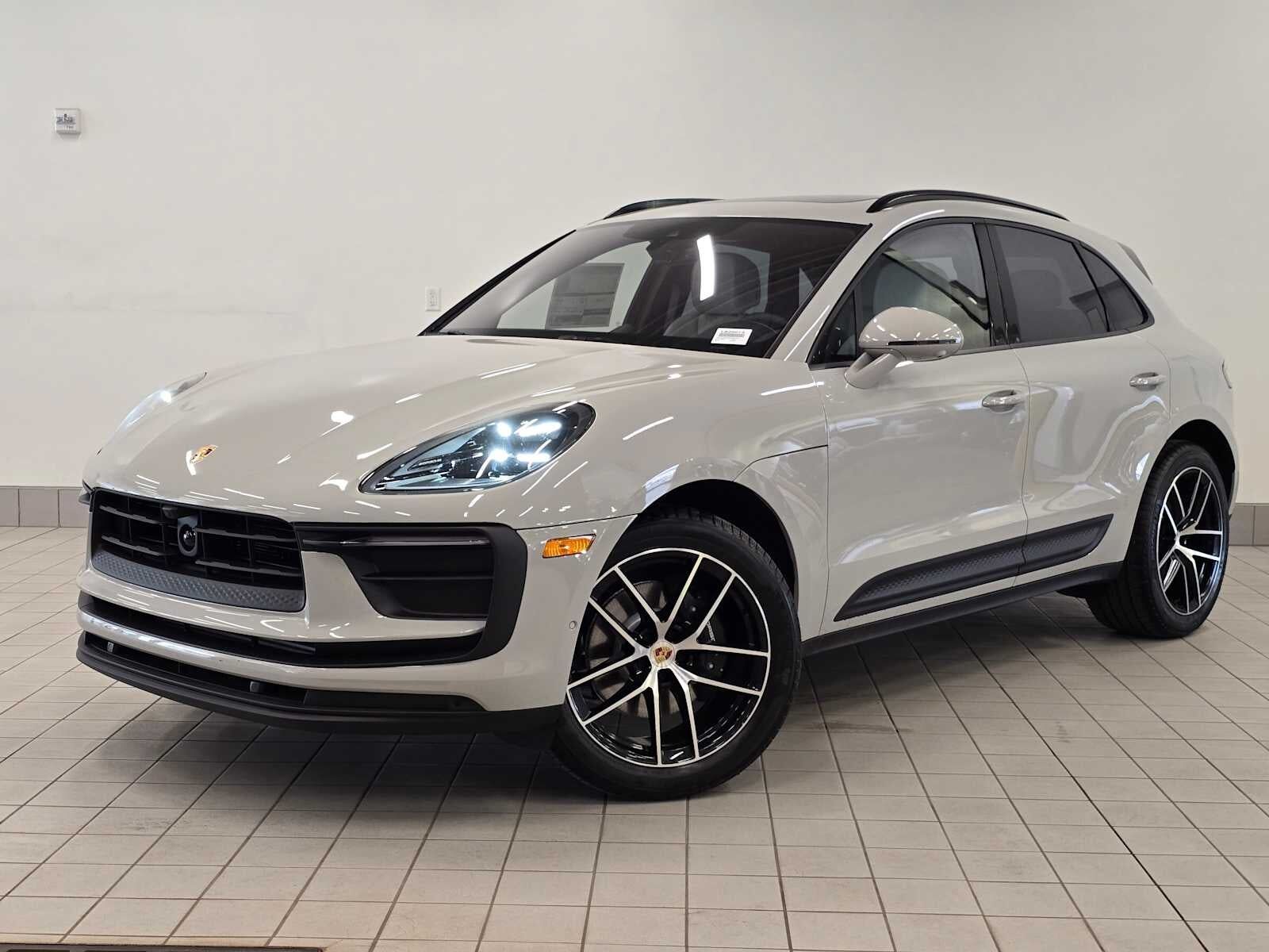 2024 PORSCHE Macan