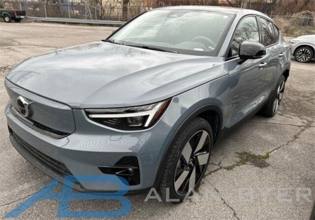 2023 VOLVO C40