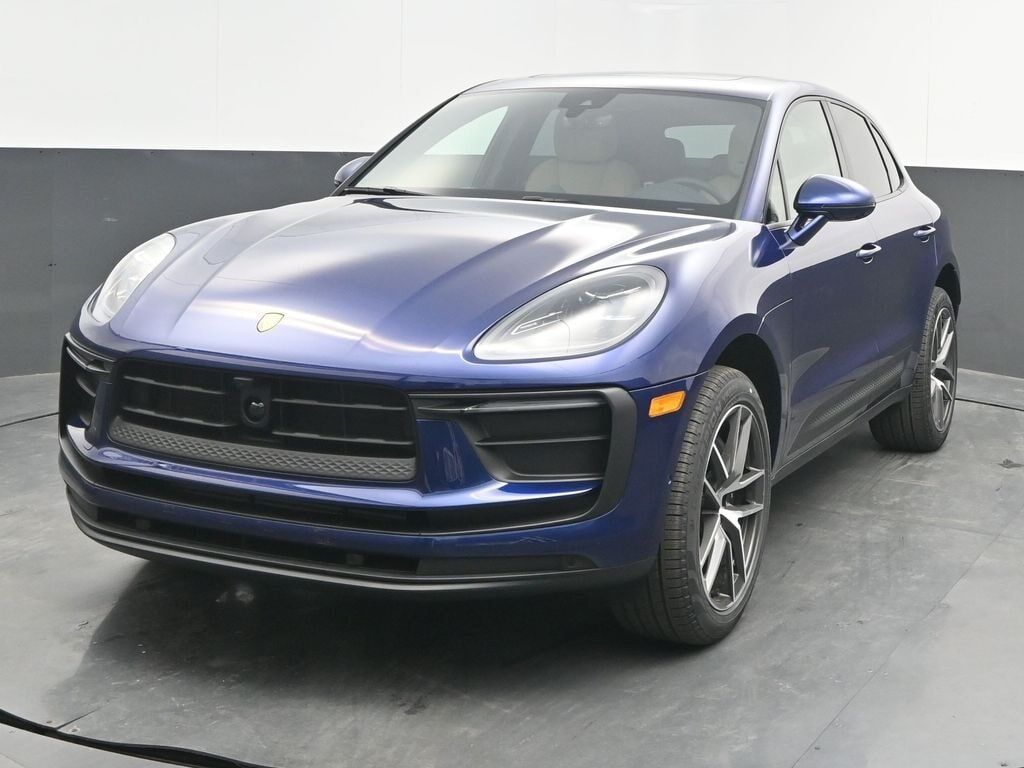 2026 PORSCHE Macan
