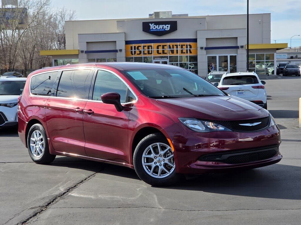 2023 CHRYSLER Voyager