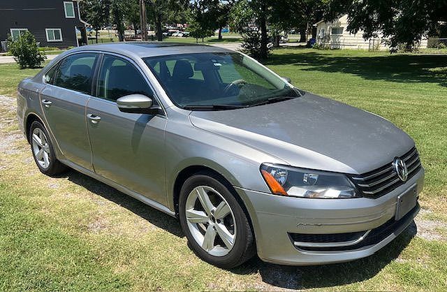 2013 VOLKSWAGEN Passat