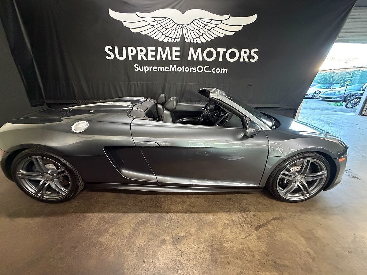 2011 AUDI R8