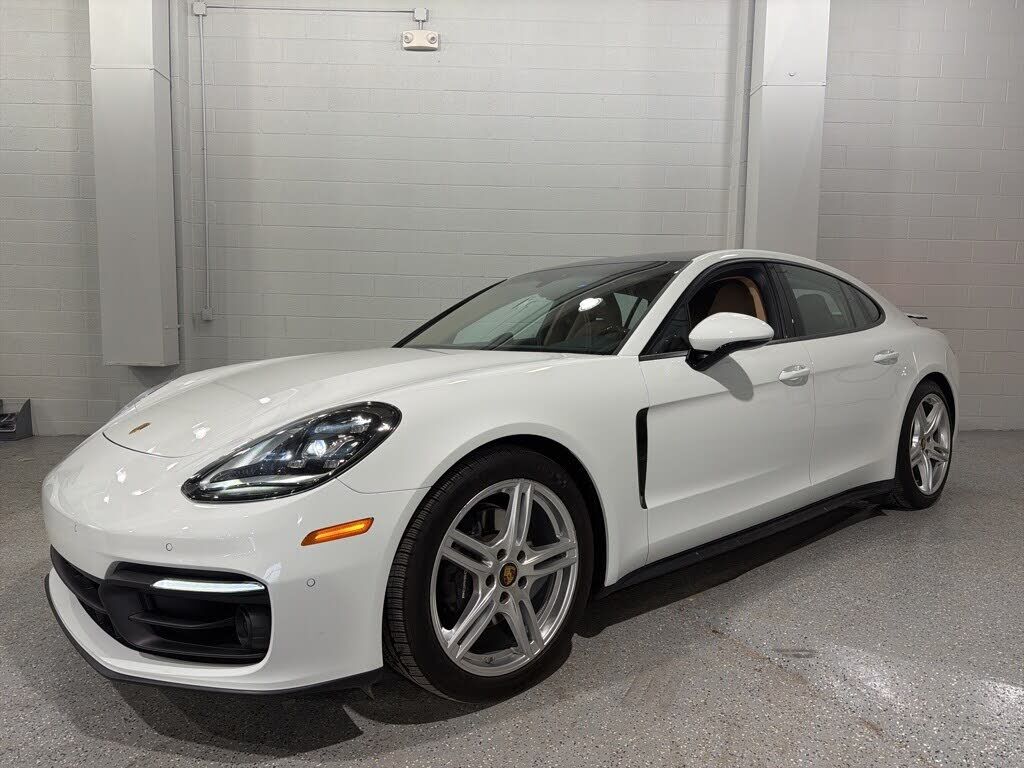2023 PORSCHE Panamera