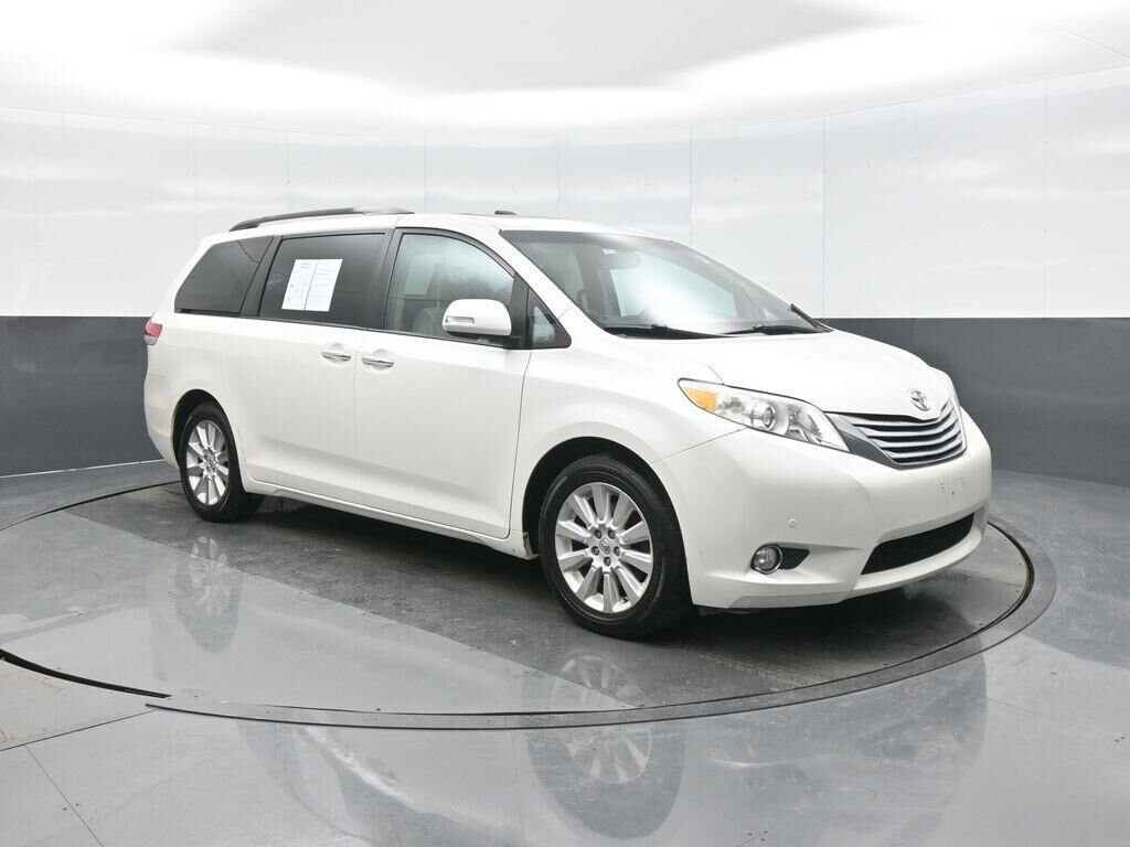 2013 TOYOTA Sienna
