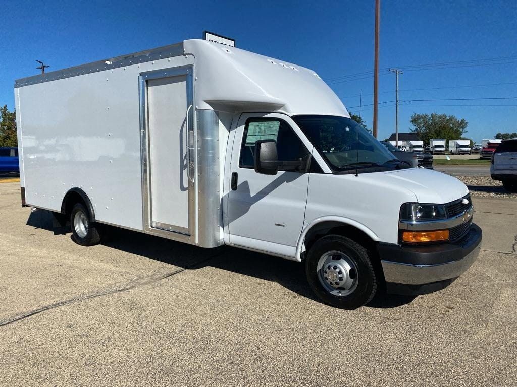 2025 CHEVROLET Express