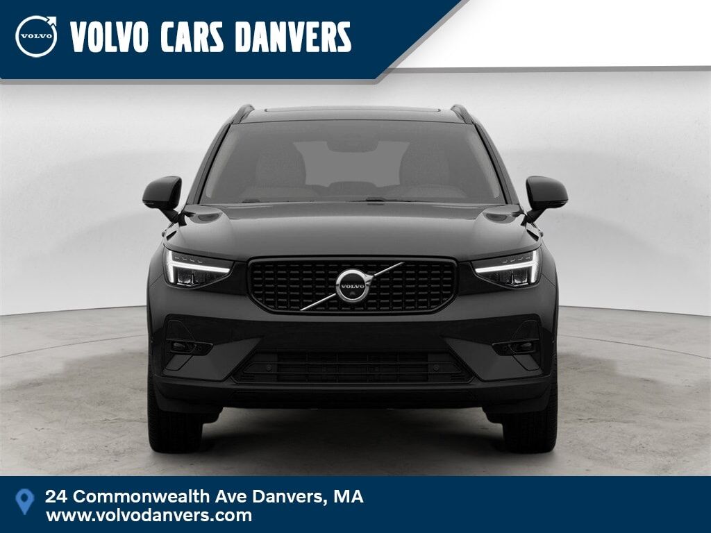 2026 VOLVO XC40