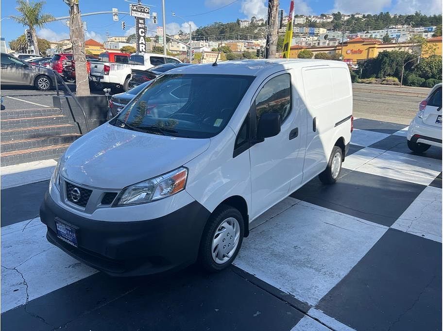 2017 NISSAN NV200