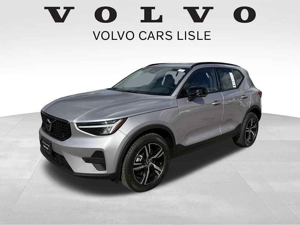 2026 VOLVO XC40