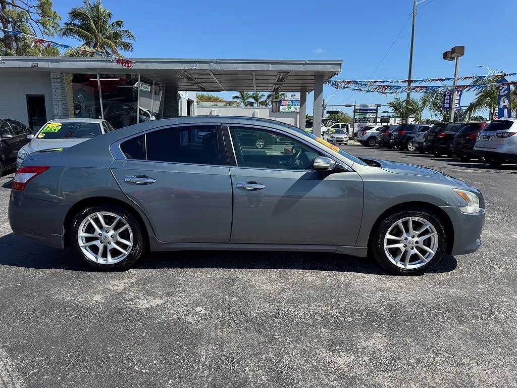 2011 NISSAN Maxima