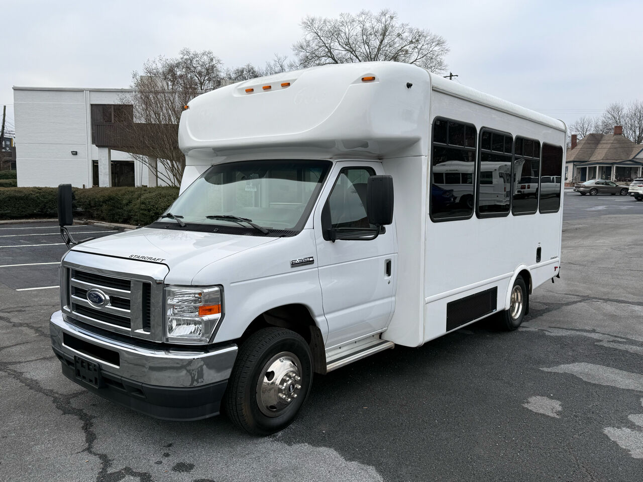 2022 FORD E-350