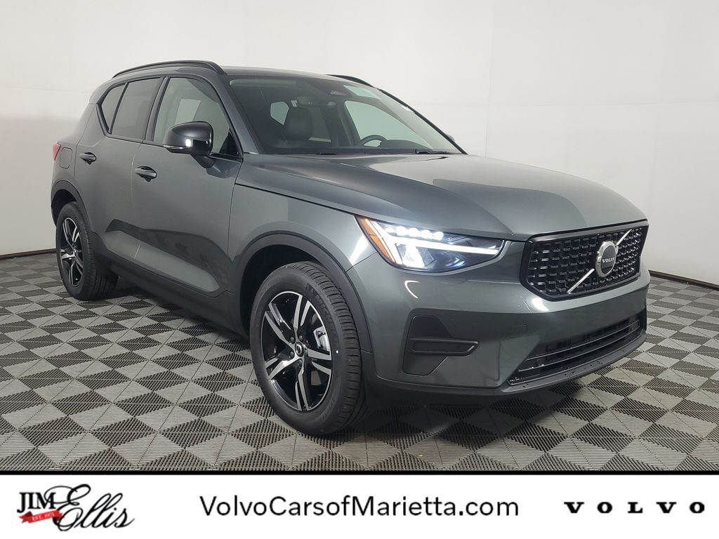 2026 VOLVO XC40