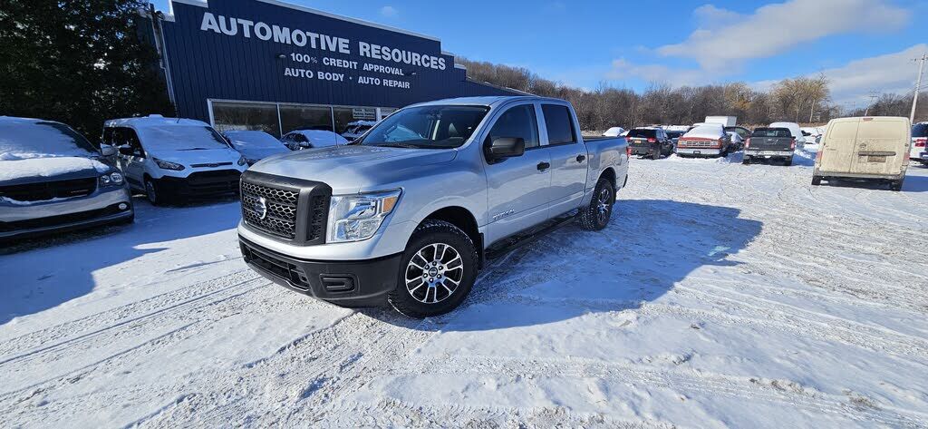 2017 NISSAN Titan
