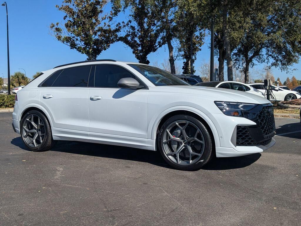 2025 AUDI RS Q8