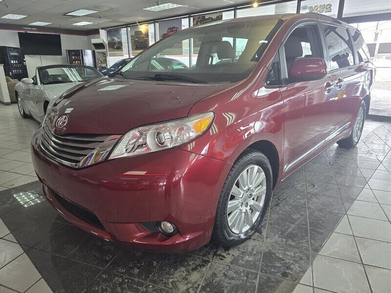 2017 TOYOTA Sienna