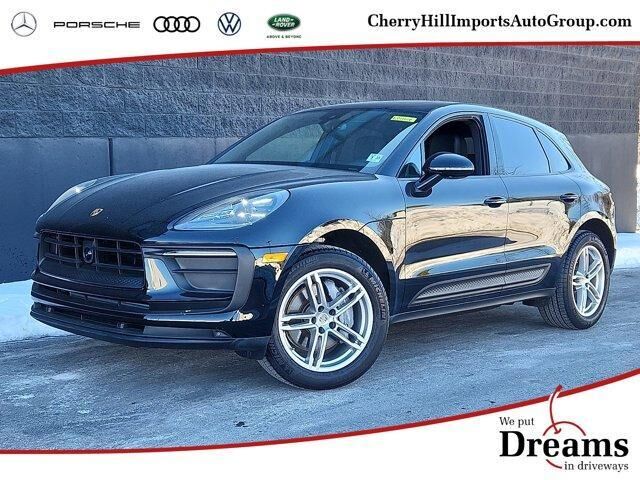 2025 PORSCHE Macan