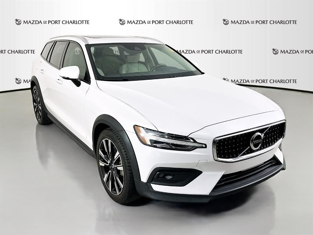 2021 VOLVO V60CC