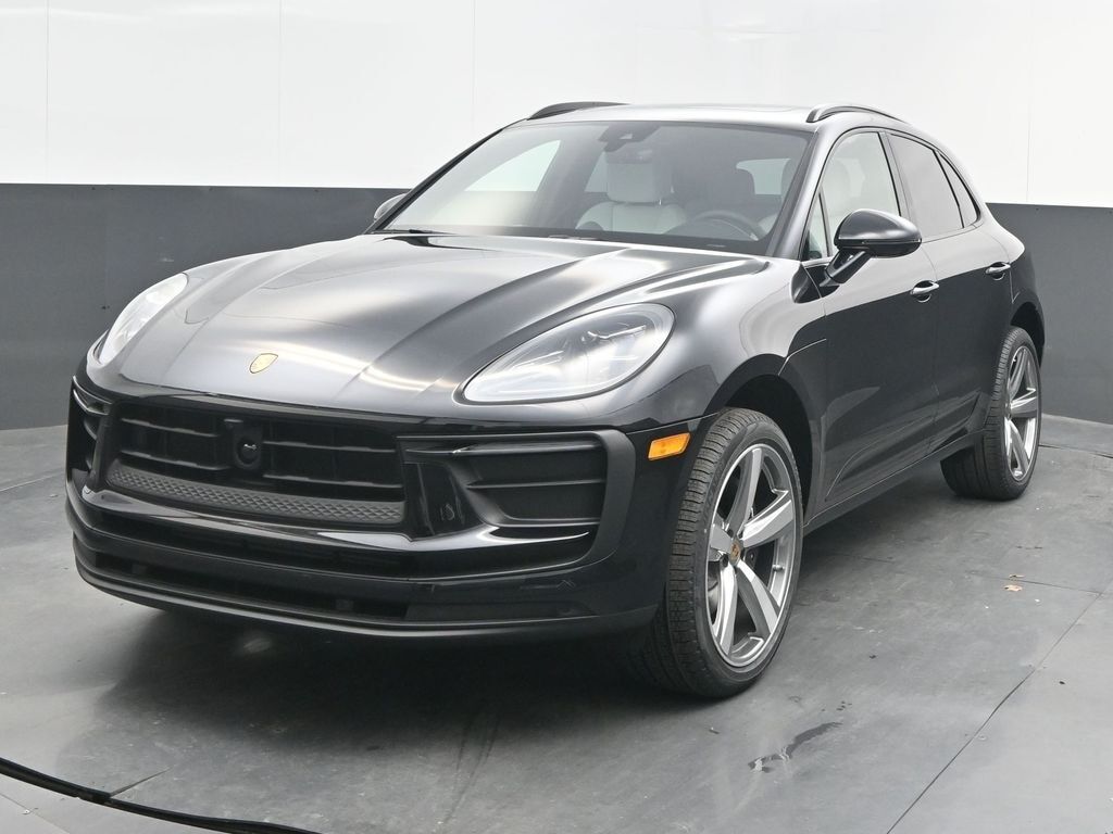 2026 PORSCHE Macan