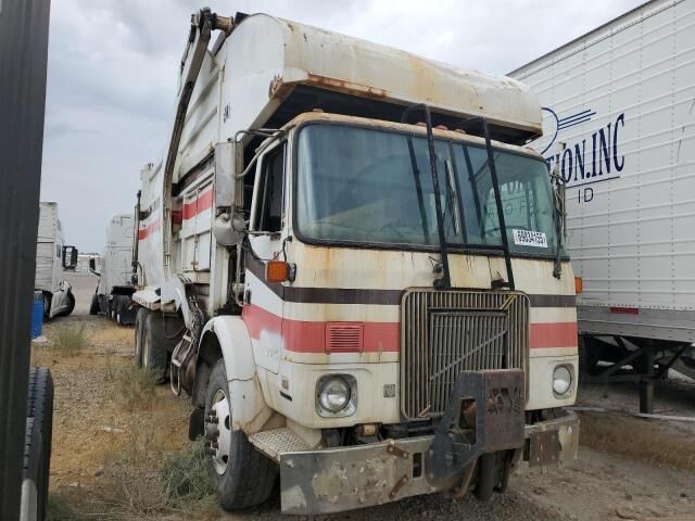 2002 VOLVO TRUCK WX