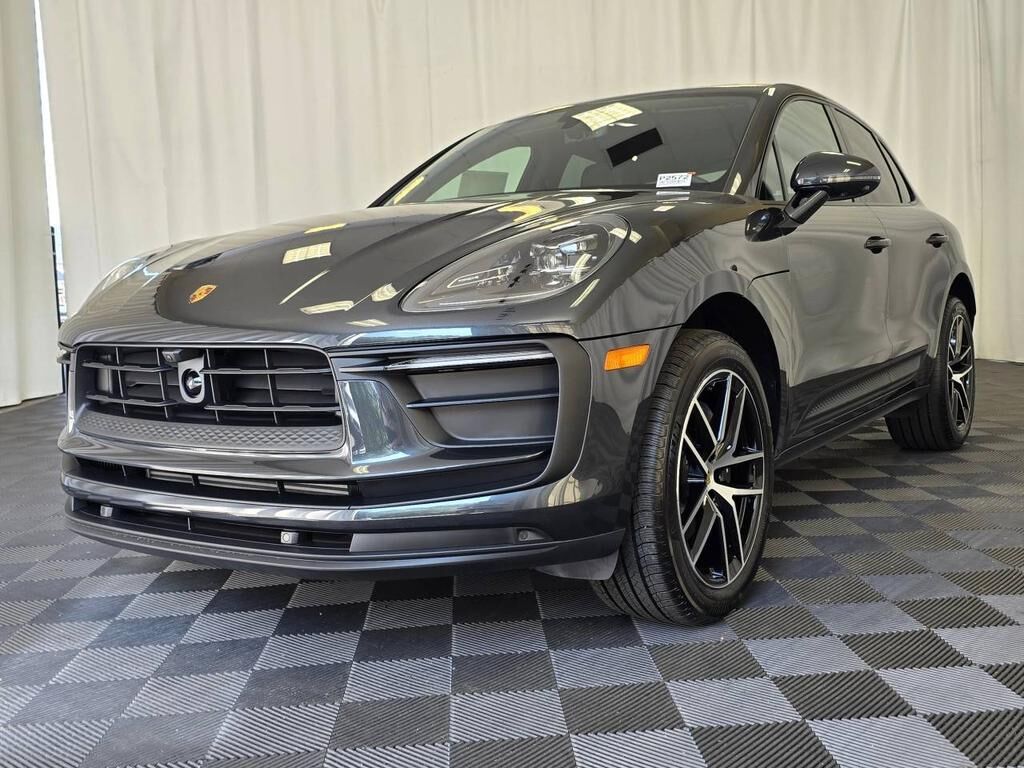 2025 PORSCHE Macan