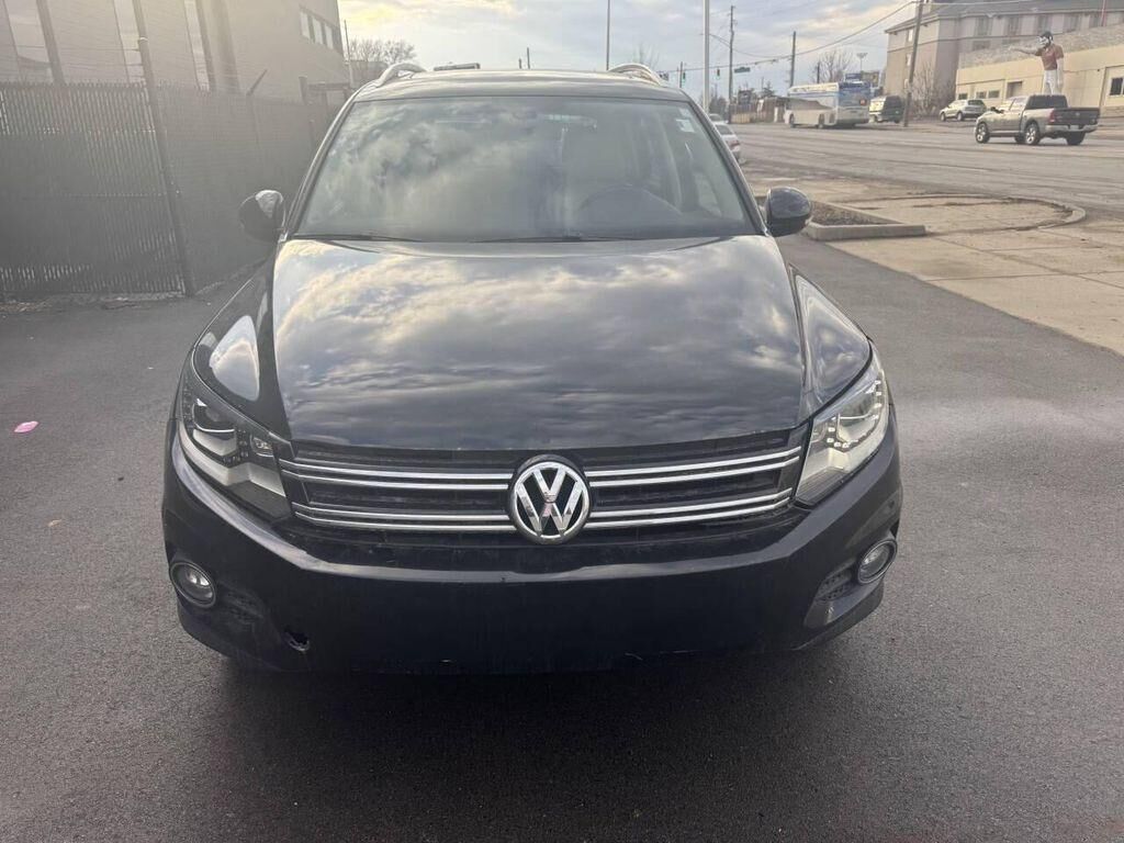 2016 VOLKSWAGEN Tiguan