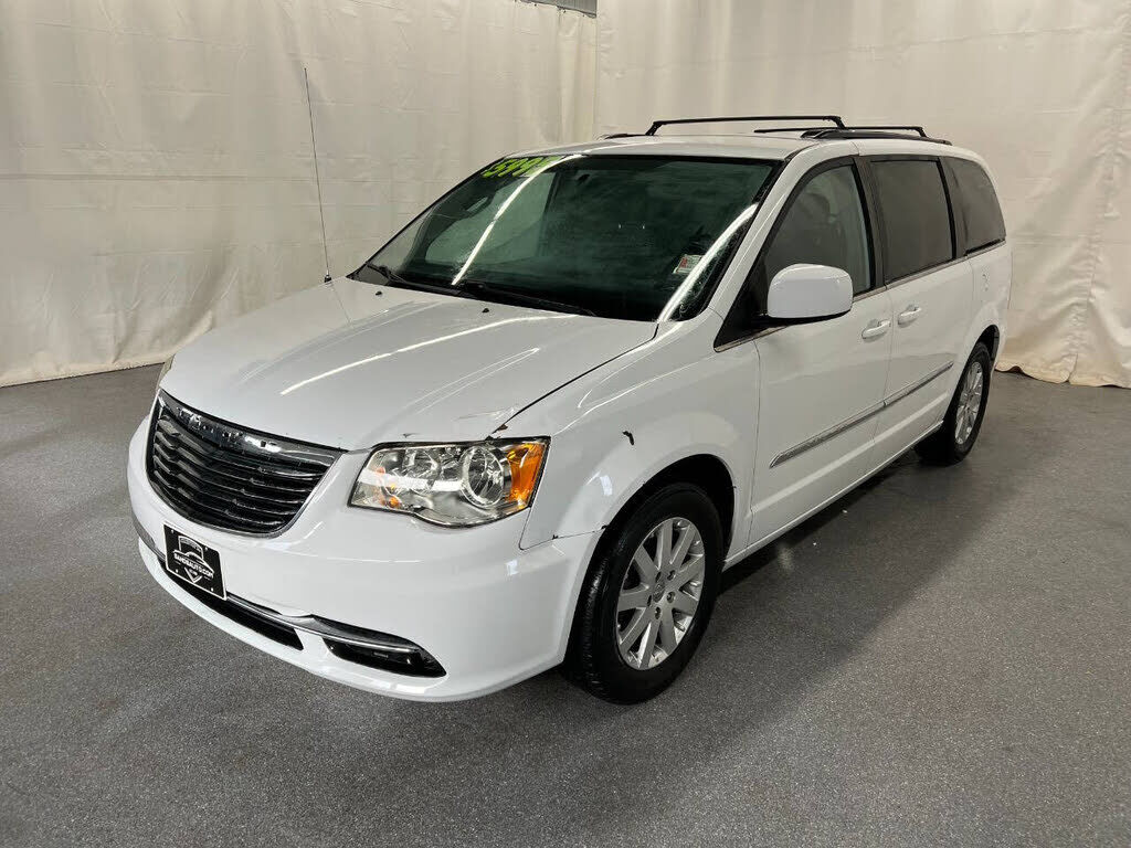 2014 CHRYSLER Town and Country
