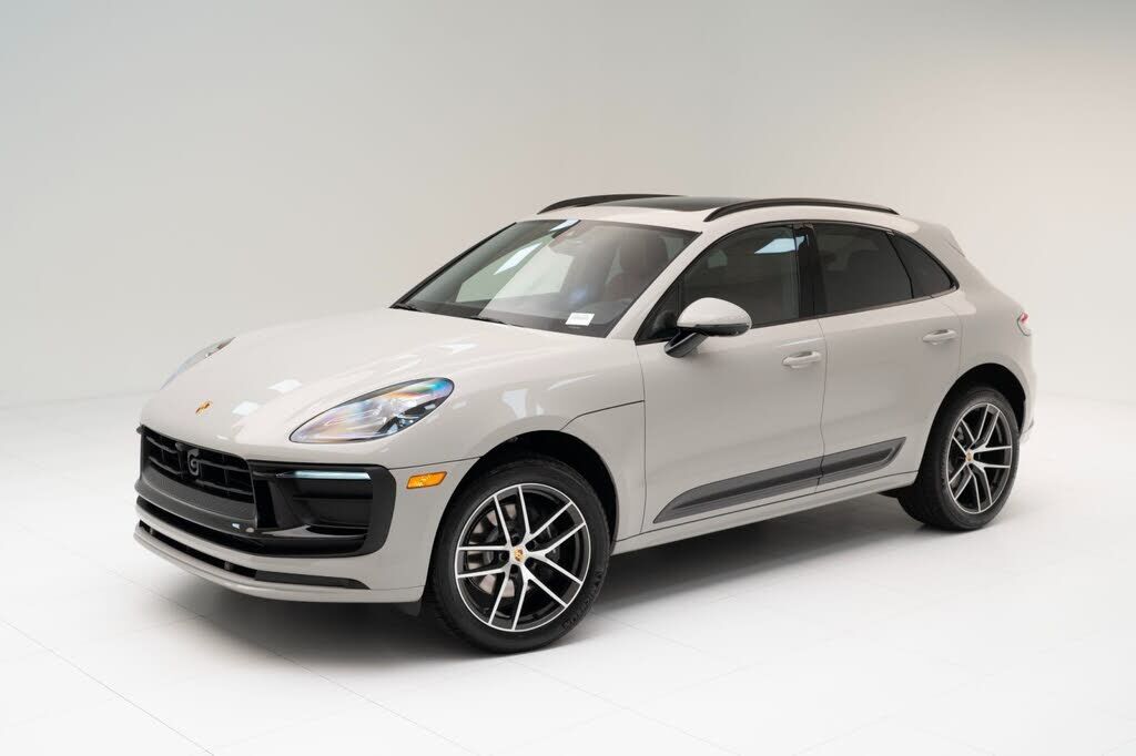 2025 PORSCHE Macan