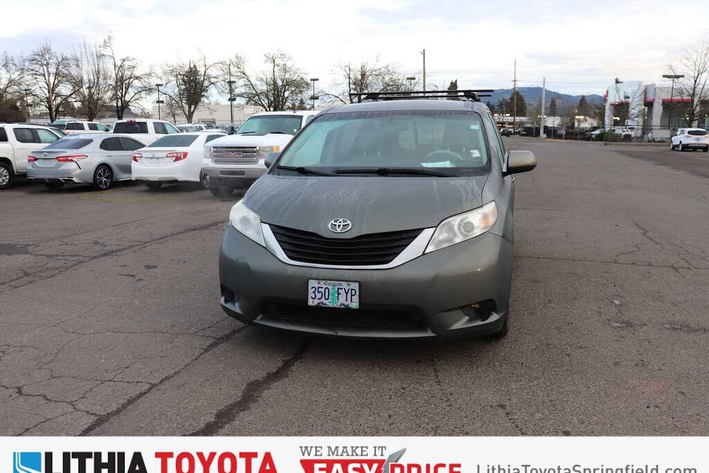 2012 TOYOTA Sienna