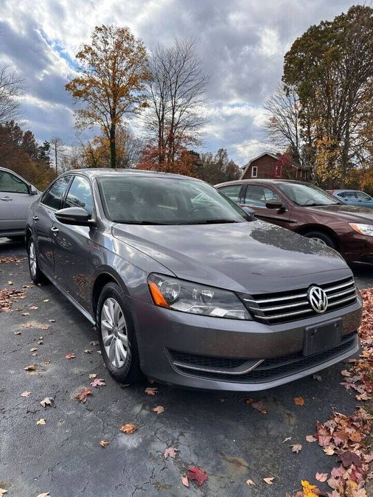 2012 VOLKSWAGEN Passat
