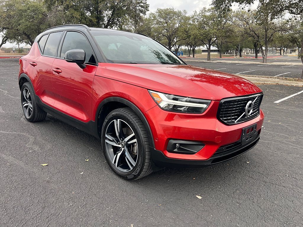 2019 VOLVO XC40