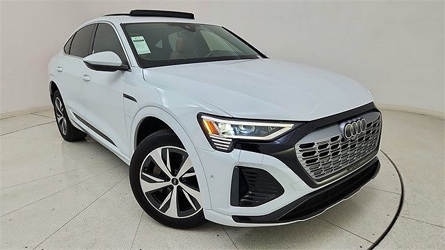 2024 AUDI Q8