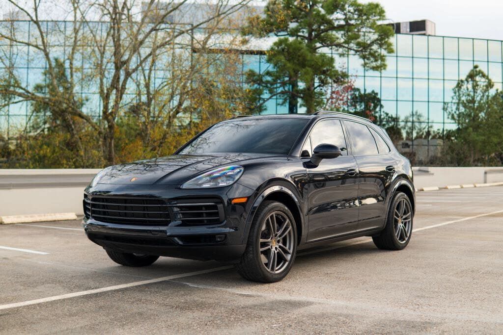 2023 PORSCHE Cayenne