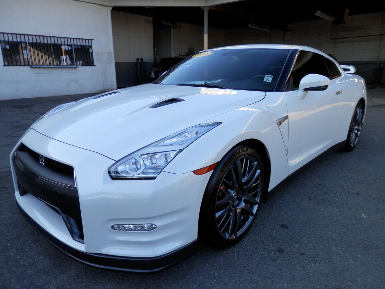 2016 NISSAN GT-R
