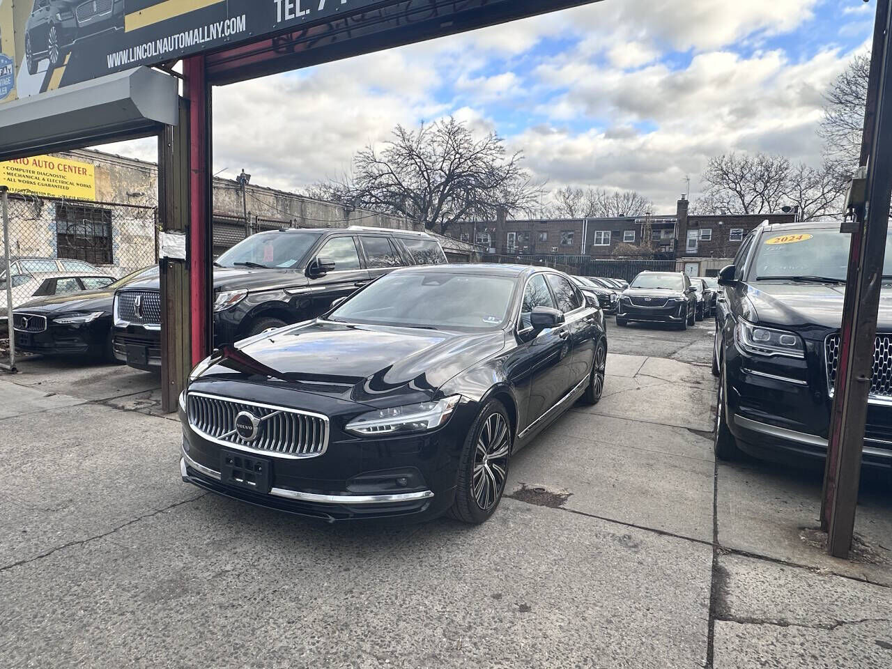 2023 VOLVO S90
