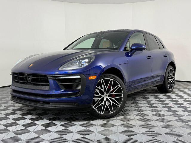 2025 PORSCHE Macan