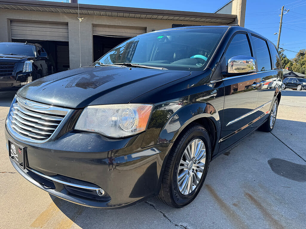 2015 CHRYSLER Town and Country
