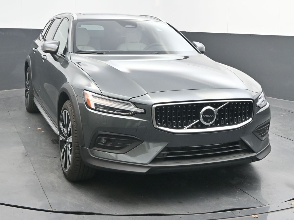 2026 VOLVO V60CC