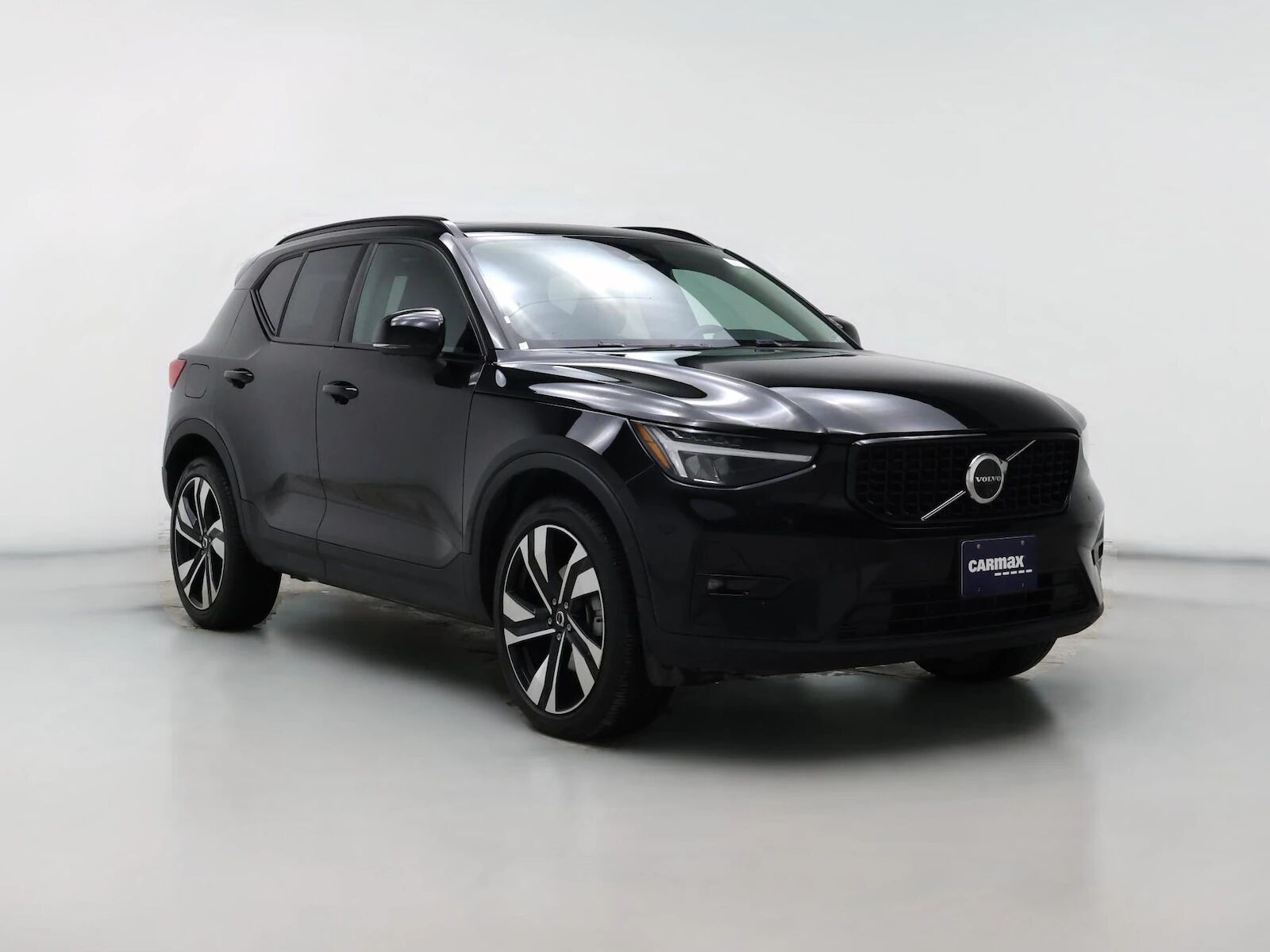 2025 VOLVO XC40