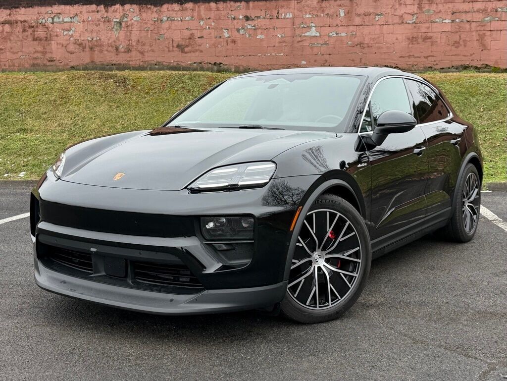 2025 PORSCHE Macan