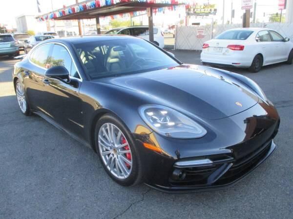 2017 PORSCHE Panamera