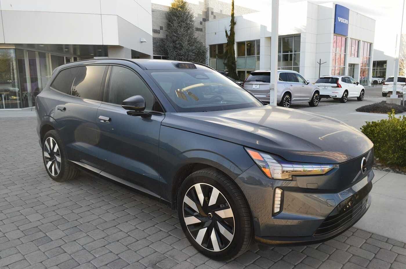 2025 VOLVO EX90