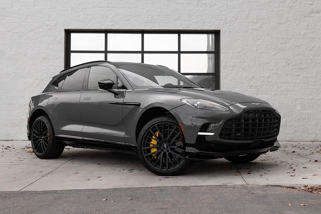 2025 ASTON MARTIN DBX