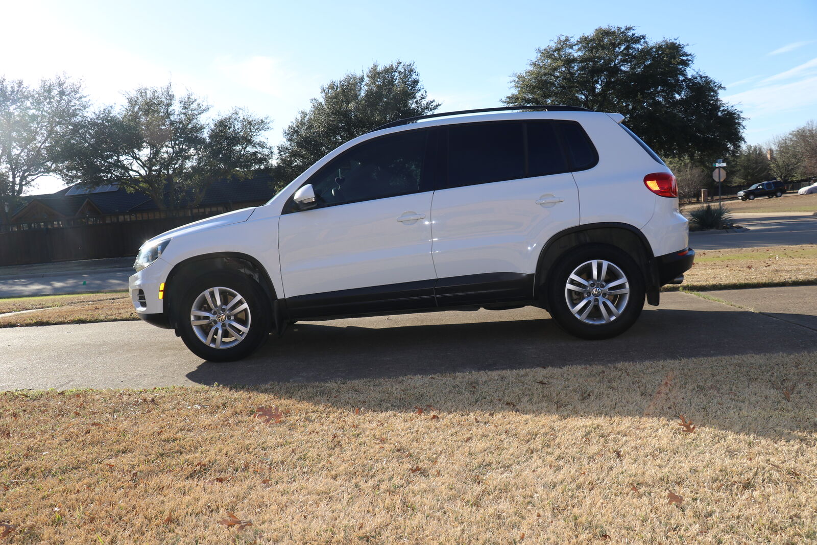 2017 VOLKSWAGEN Tiguan