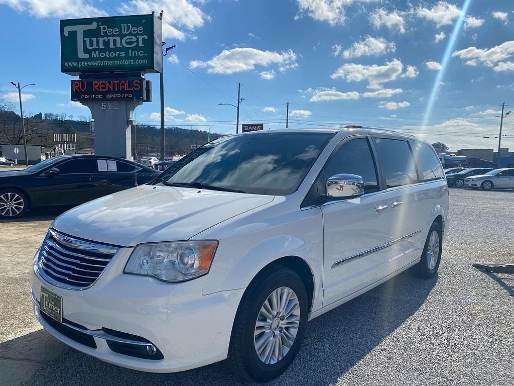 2013 CHRYSLER Town and Country