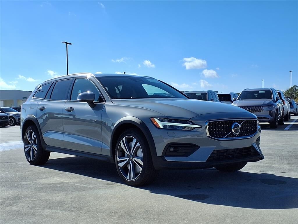 2026 VOLVO V60CC