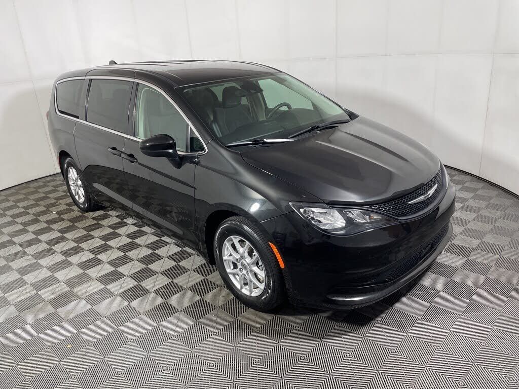 2023 CHRYSLER Voyager